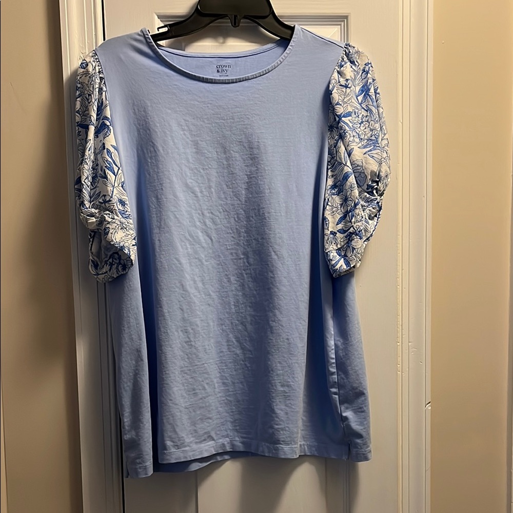 Crown & Ivy T-Shirt with Blue and White Puff Sleeve